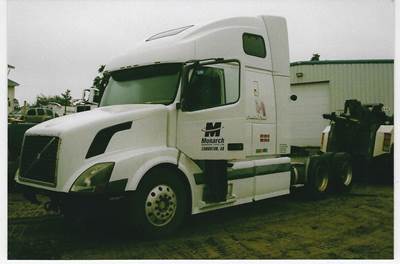 Volvo VN Salvage Truck