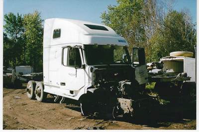 Volvo VN Salvage Truck