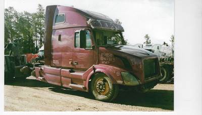 Volvo VN Salvage Truck