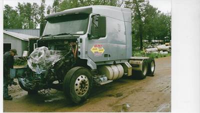 Volvo VN Salvage Truck