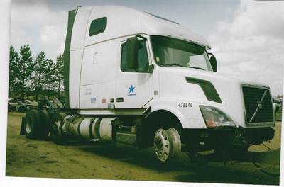 Volvo VN Salvage Truck