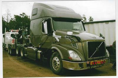 Volvo VN Salvage Truck