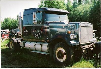 Volvo VN Salvage Truck