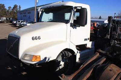 Volvo VN Salvage Truck
