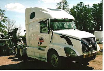 Volvo VN610 Salvage Truck