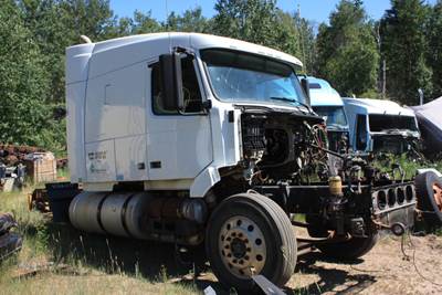 Volvo VNL Salvage Truck