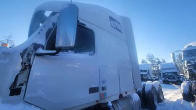 Volvo VNL Salvage Truck