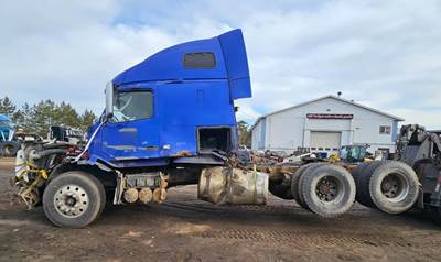 Volvo VNL Salvage Truck