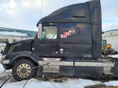 Volvo VNL Salvage Truck