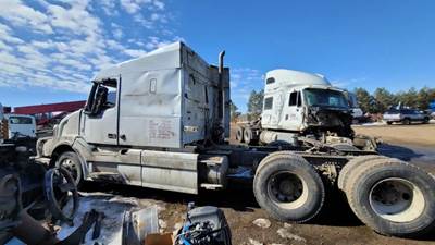 Volvo VNL Salvage Truck