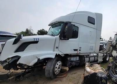 Volvo VNL Salvage Truck