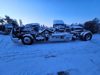 Volvo VNL Salvage Truck