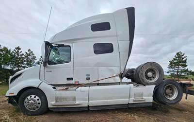 Volvo VNL Salvage Truck