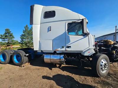 Volvo VNL Salvage Truck