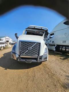 Volvo VNL Salvage Truck