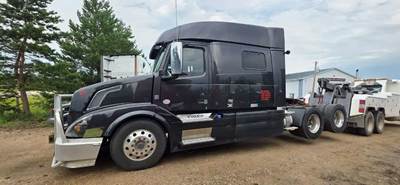 Volvo VNL Salvage Truck