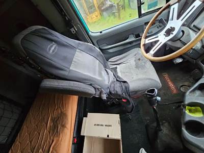 Freightliner Columbia 120 Left Seat