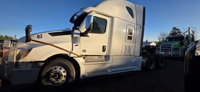 Freightliner Cascadia 126 Left Sleeper Fairing
