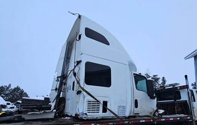 International LT625 Sleeper Part