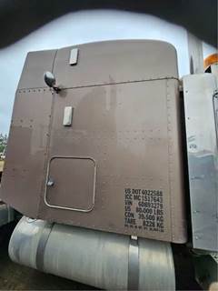 Peterbilt 379 Sleeper Part