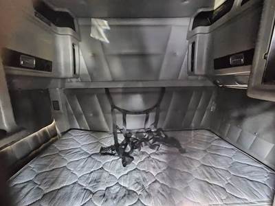 Peterbilt 389 Sleeper