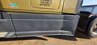 Freightliner Cascadia 125 Tank Fairing