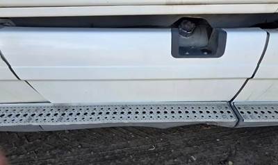 Freightliner Cascadia 125 Tank Fairing