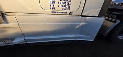 Freightliner Cascadia 126 Tank Fairing