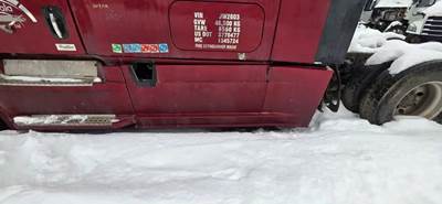 Freightliner Cascadia 126 Left Tank Fairing