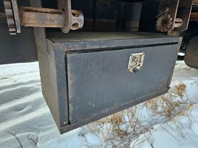 International 4400 Tool Box