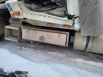 International 9900i Tool Box