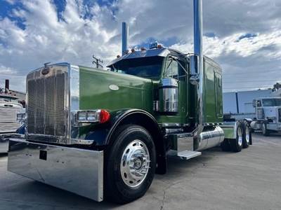 Peterbilt 379EXHD Sleeper Semi Truck - 60" Flat Top Sleeper, Caterpillar 425HP, 13 Speed Manual