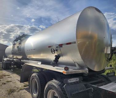 Etnyre 7500 Gallon Asphalt / Hot Oil Tank Trailer