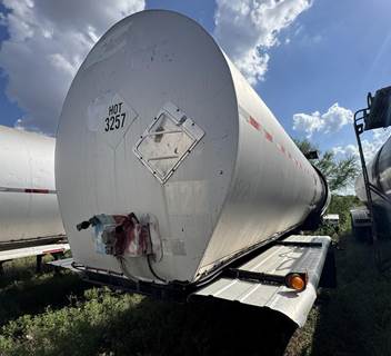 1987 Fruehauf 7,000 gal insulated steel
