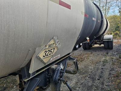 2001 Harmon Tandem Axle Mild Steel Asphalt / Hot Oil Tank Trailer - Spring, Fixed Axle