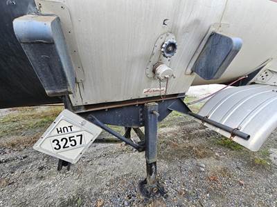2001 Harmon Tandem Axle Mild Steel Asphalt / Hot Oil Tank Trailer - Spring, Fixed Axle