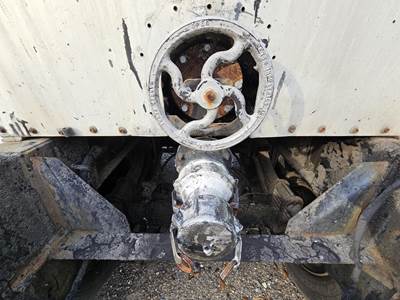 2001 Harmon Tandem Axle Mild Steel Asphalt / Hot Oil Tank Trailer - Spring, Fixed Axle