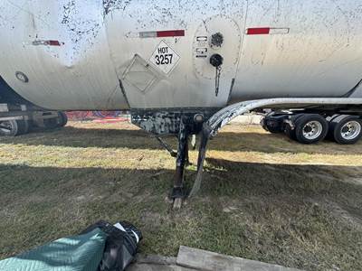 2001 Polar Tandem Axle Mild Steel Asphalt / Hot Oil Tank Trailer - Spring, Fixed Axle