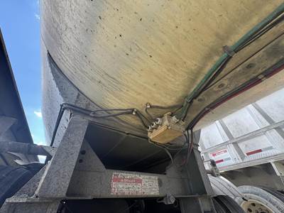 2001 Polar Tandem Axle Mild Steel Asphalt / Hot Oil Tank Trailer - Spring, Fixed Axle