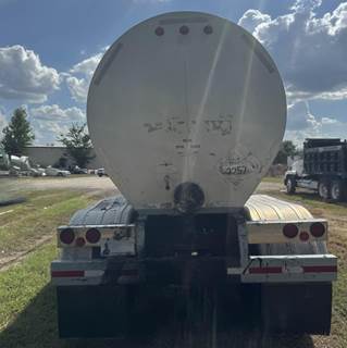 1993 Polar 7,000 gal insulated steel, air leaf