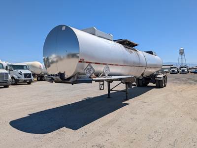 West-Mark Tandem Axle Aluminum Asphalt / Hot Oil Tank Trailer - Air Ride, Fixed Axle