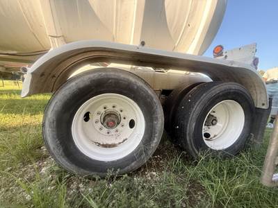 2002 Comptank Tandem Axle Plate Composite Chemical Acid Tank Trailer Spring Fixed Axle