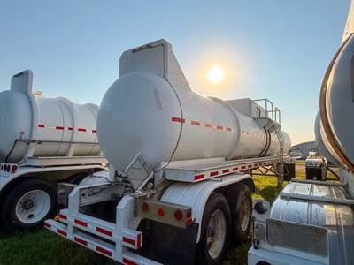 Comptank Tandem Axle Plate / Composite Chemical / Acid Tank Trailer - Spring, Fixed Axle