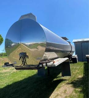 1984 Polar 5800 GAL STAINLESS STEEL w PUMP Chemical / Acid Tank Trailer