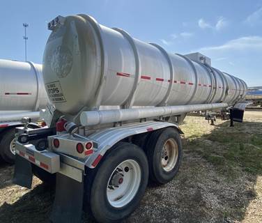 2014 Brenner 44ft Tandem Axle Aluminum Crude Oil Tank Trailer - Air Ride