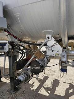 2013 Polar Tandem Axle Aluminum Crude Oil Tank Trailer - Air Ride, Fixed Axle