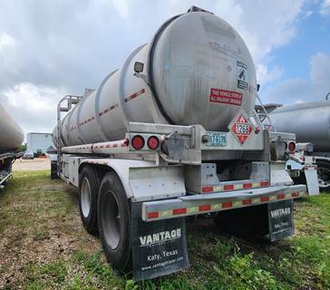 2015 Vantage Tandem Axle Aluminum Crude Oil Tank Trailer - Air Ride, Fixed Axle
