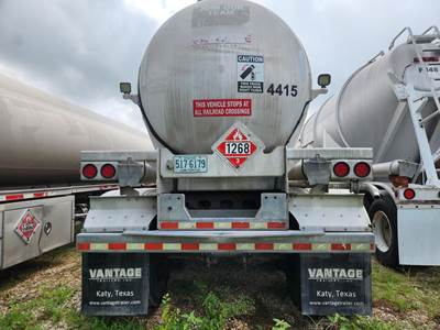 2015 Vantage Tandem Axle Aluminum Crude Oil Tank Trailer - Air Ride, Fixed Axle