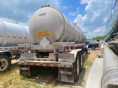 2015 Vantage Tandem Axle Aluminum Crude Oil Tank Trailer - Air Ride, Fixed Axle
