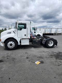 Kenworth T300 Single Axle Day Cab Truck - Caterpillar 170HP, Automatic